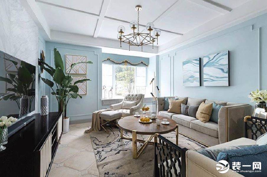 【客厅装修效果图】淡蓝色是能让人感到轻松的颜色，特别是当它与白色结合的时候，仿佛色度提高了一格，家具