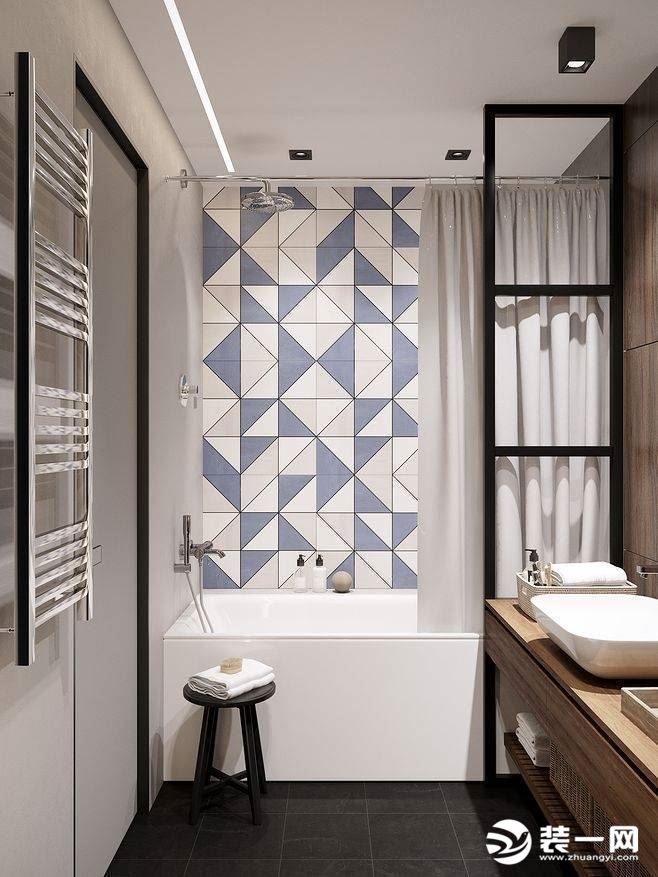卫生间简约实用，浴缸以布帘隔断，拉开布帘，三角形的墙面砖，使得整个空间又呈现另一番格调。