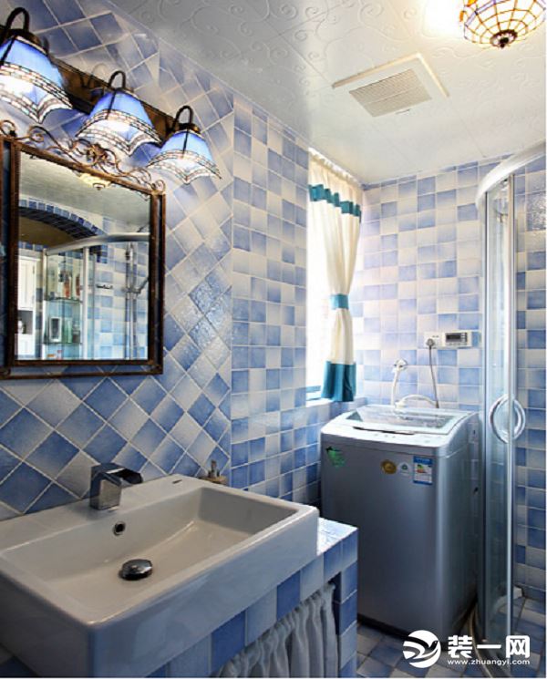 蓝白色如同马赛克的砖面，无需精心装饰就已经是最好的地中海元素，素雅而和谐，干湿分离，小空间，大不同。