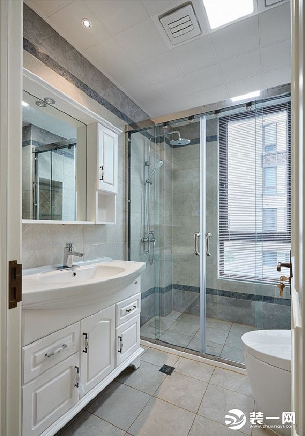 【卫生间】干湿隔离空间，保持居家清爽洁净，浴室柜用纯净的白色来搭配，使得浴室雅洁明亮，清新而靓丽，简