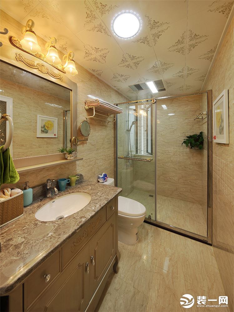 【卫生间】卫生间干净整洁，浴室镜上的灯光宜人舒适，色调一致的空间，完美和谐，时尚而大气，宽敞的空间，
