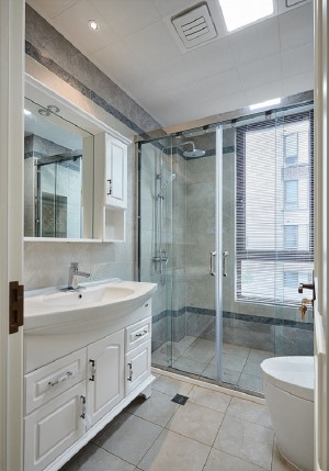 【卫生间】干湿隔离空间，保持居家清爽洁净，浴室柜用纯净的白色来搭配，使得浴室雅洁明亮，清新而靓丽，简