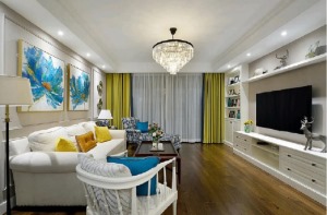 简洁明快的客厅装修，带来清爽的舒适感，华丽的灯具装饰，张扬跳脱的水彩挂画，白色基底的色调，搭配少量的