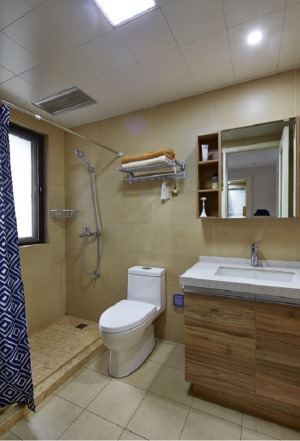 原木色系的卫生间，浴帘隔断，干湿分离，自然闲适的简约风，合理利用小小的空间，使得卫生间有不同的洗浴体
