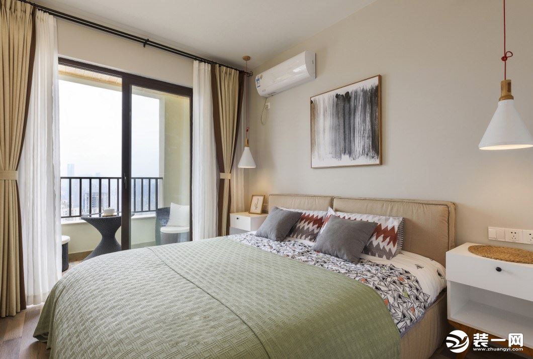 卧室加入绿色的点缀，带着不一样的清新感，柔软的空间，让你感受舒适与放松。