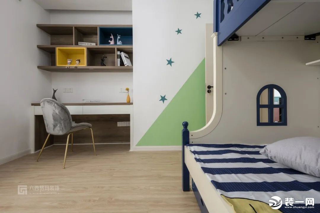 儿童房做个高低床，也能多出一个睡眠空间，这样也方便大人陪伴孩子，有同性别二胎的家庭，更是可以这样做