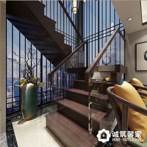 客廳和樓梯的落地玻璃，讓視野更開闊