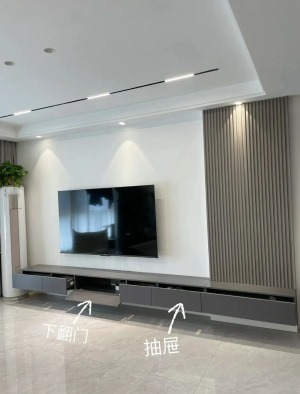 电视背景墙长5米，左右各留60cm，放空调，绿植，墙面白色乳胶漆+实木格栅+悬空电视柜+75寸电视，