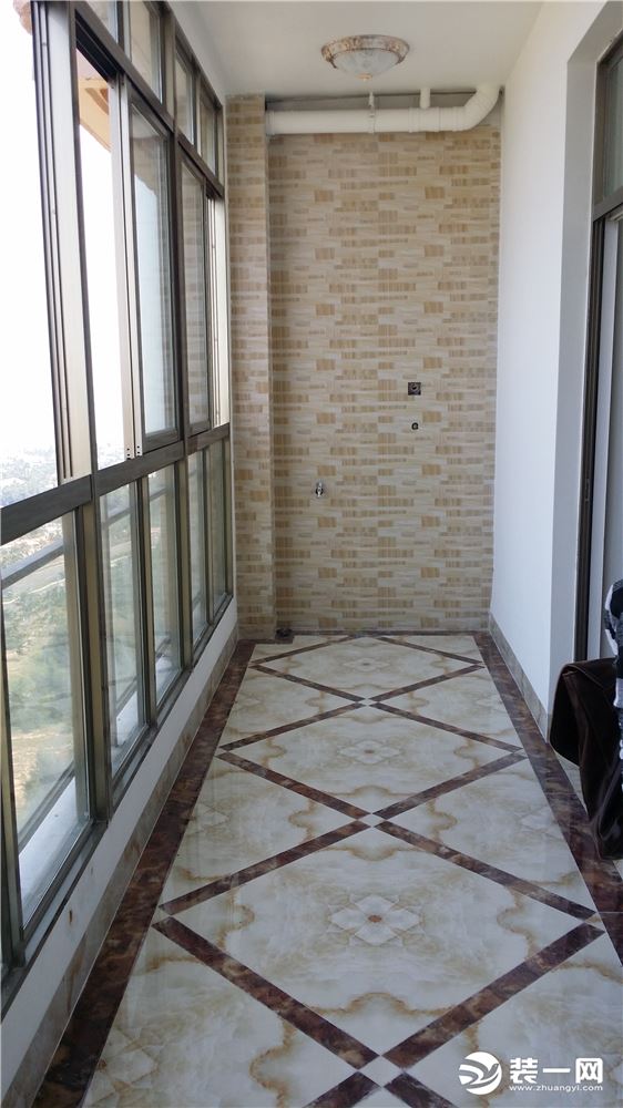 海南中弘西岸首府三居室现代装修交房实景图阳台