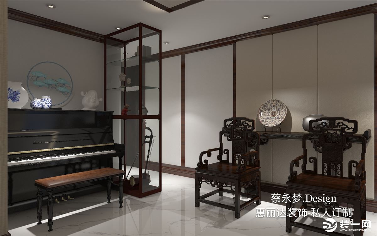 客厅休闲区设有一架钢琴，体现出主人家的优雅生活。