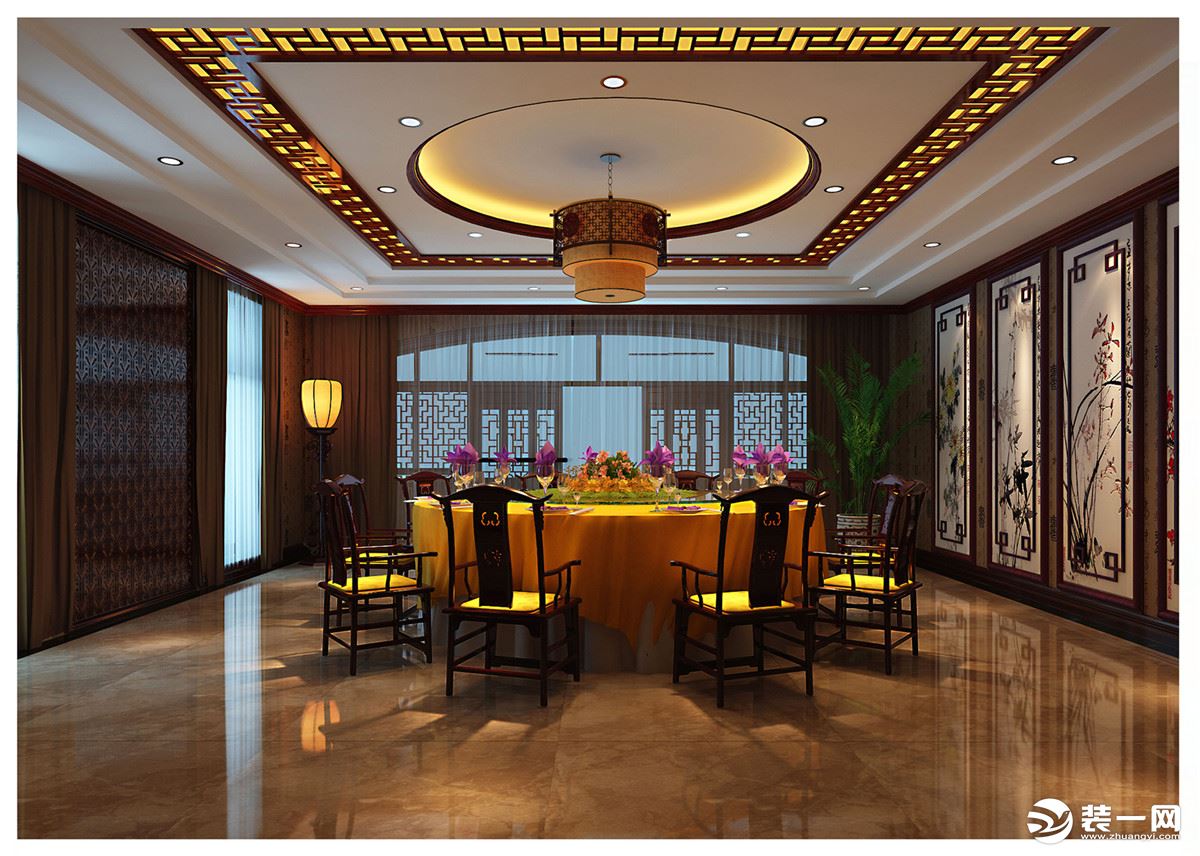 来到餐厅，中式风格的标志之一屏风依然是“岁寒三友”的样式，桌椅、窗户也是古典样式，配上黄色的灯光，就