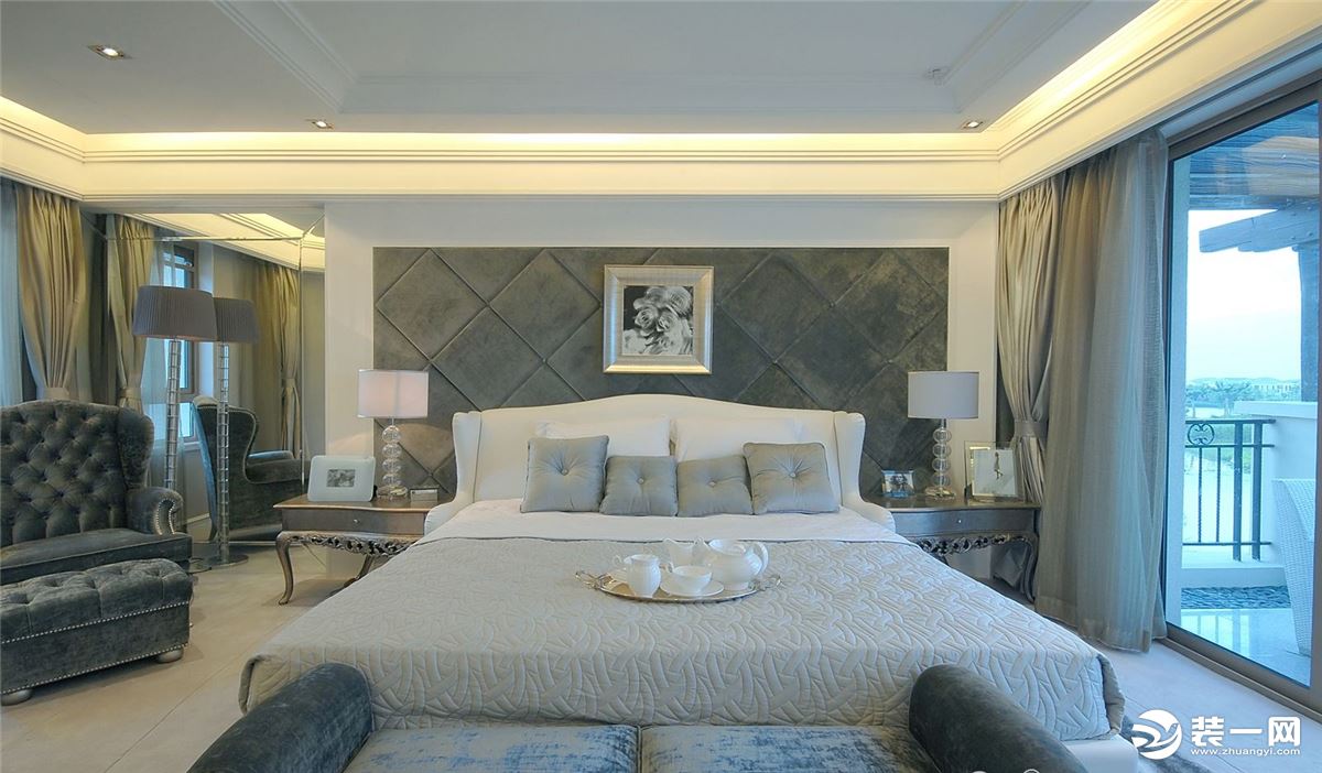卧室：颜色与材质的搭配，都是在细节上体现的。