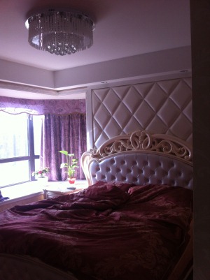旭辉玫瑰湾1#702三居室简欧风格装修 卧室，软包床头