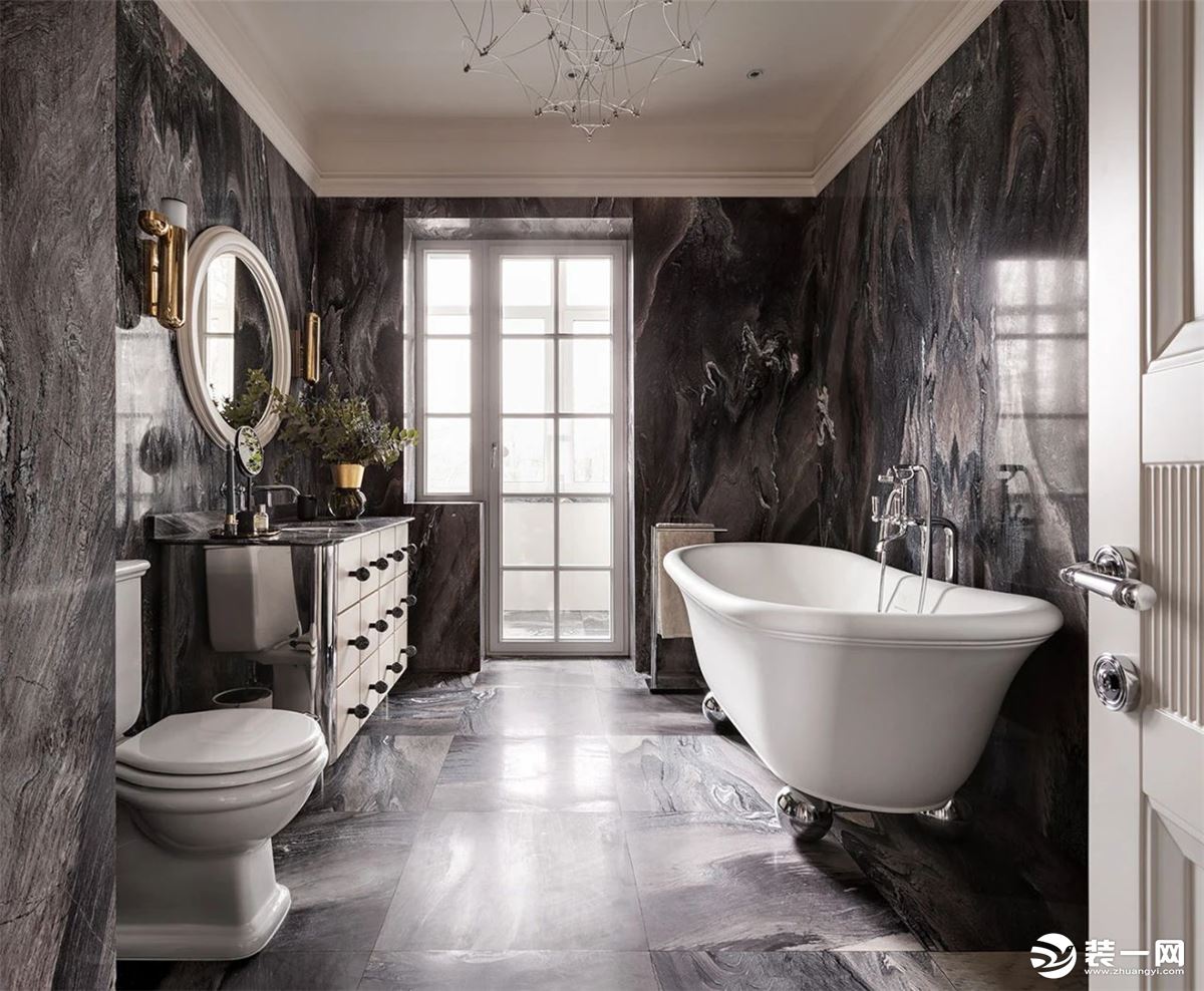 卫浴空间中世纪的幽暗魅惑色彩令人惊艳，石材的出色运用让空间化身成为艺术佳作，华丽的彩纹以流动的形态渲