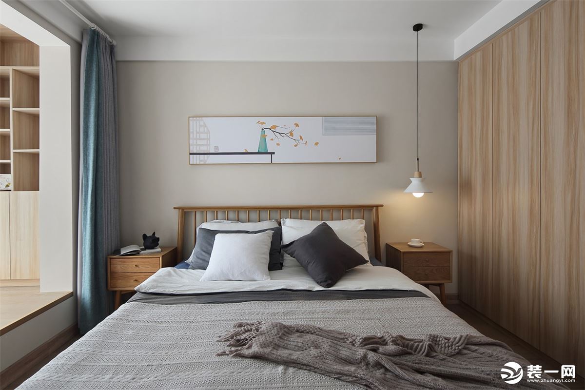 卧室整洁毫无杂念最能保证睡眠的质量，这种朴素和安静的禅宗日式风格设计最能体现这个理念。窗明几净，仿佛