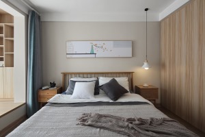 卧室整洁毫无杂念最能保证睡眠的质量，这种朴素和安静的禅宗日式风格设计最能体现这个理念。窗明几净，仿佛