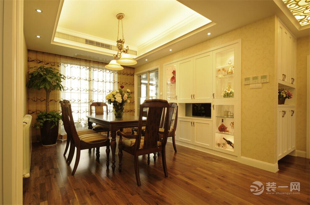 武汉三和光谷道138平三居室简欧风格餐厅效果图