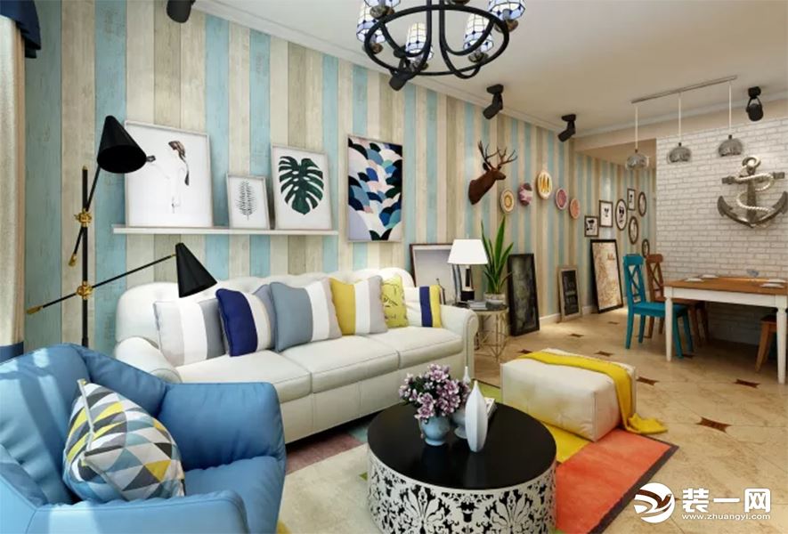 客厅的设计带着浓浓的北欧风，蓝白条纹，素净雅致，将空间瞬间拉升了许多。白色的沙发因为多彩的颜色而变得