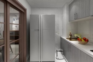 另一侧放置双开门冰箱，是现代简约风格的典型装扮。