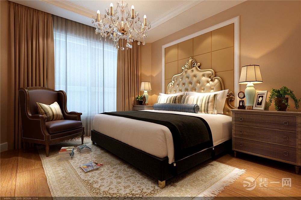 美式风格的卧室布置较为温馨，作为主人的私密空间，主要以功能性和实用舒适为考虑的重点，布艺元素的运用也