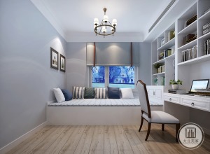 房间设计成榻榻米的样式，既美观又实用，空间整体的配色给人干净明朗、清爽自然的感觉