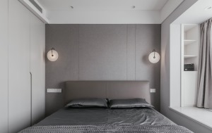 臥室采用灰色，近幾年灰色很流行與臥室墻體顏色，整體提高家的質感，陽臺榻榻米光線通透