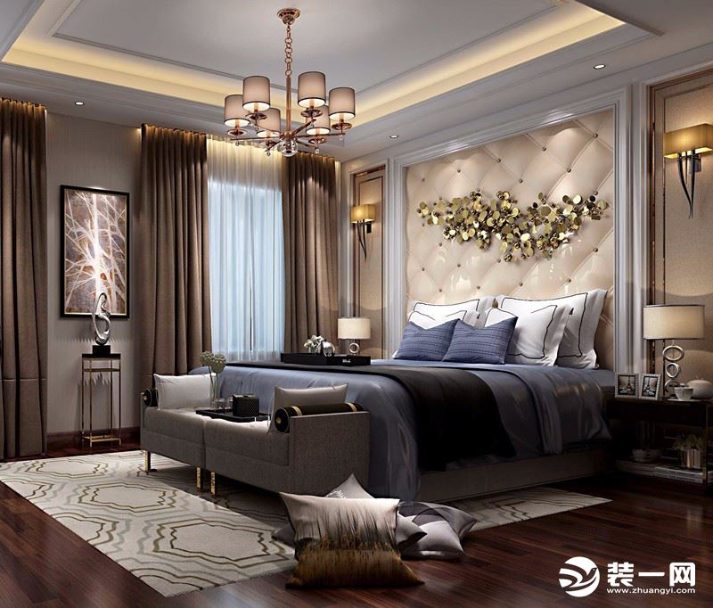 卧室背景墙、窗帘及挂画配饰统一采用了柔和的杏粉色系，其中背景墙面的金属不规则装饰物是一个亮点。卧室整