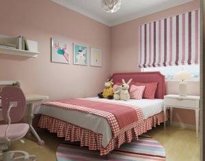儿童房以桃粉色漆来粉刷空间，搭配粉色条纹窗帘、床品和彩色圆毯，营造出生活的甜美和温馨；柔和的空间色调