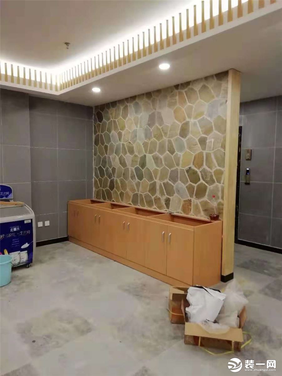 洗浴中心鹅卵石卫生间背景墙