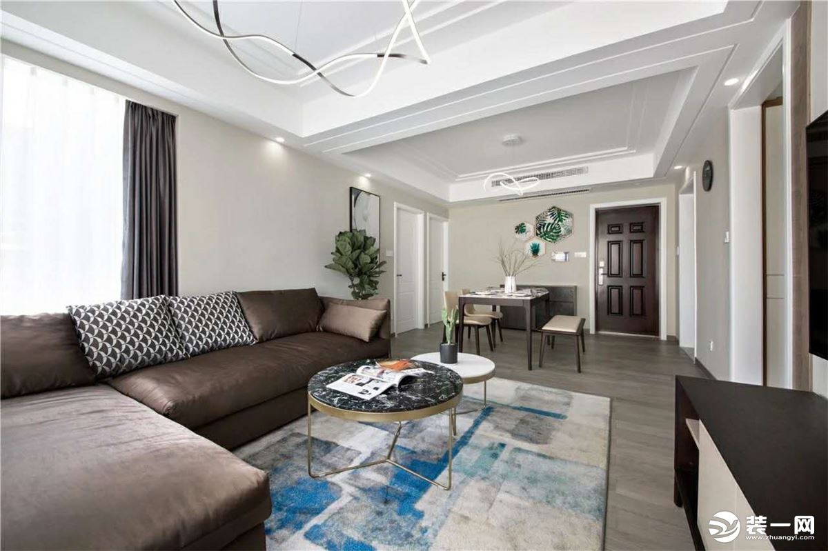大连罗斯福小户型简约风格客厅效果图灰色得布艺沙发，有着特别得肌理，看上去有皮质得质感。