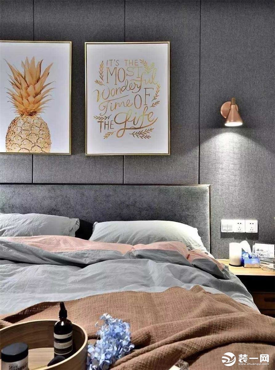 西安路80㎡北欧风格两居室卧室效果图主卧的色系也是以灰色为主，并且也显得特别沉稳，