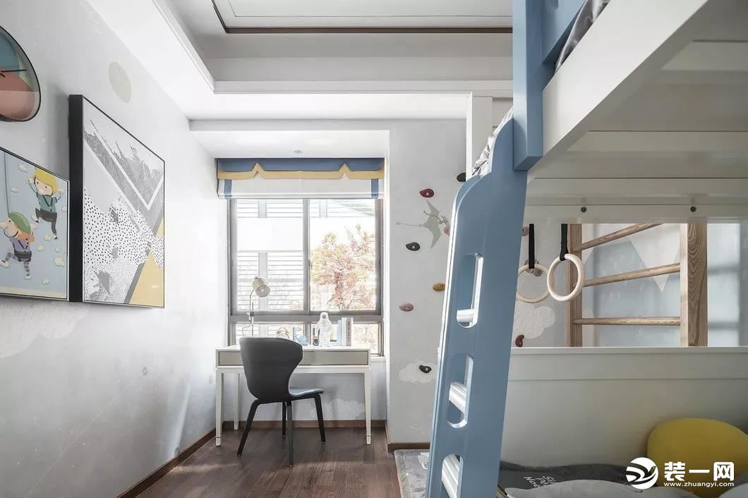 付家庄新中式风格高级烟灰蓝儿童房效果图，组合形式装饰画成为空间的视觉焦点，点缀简单明快色彩