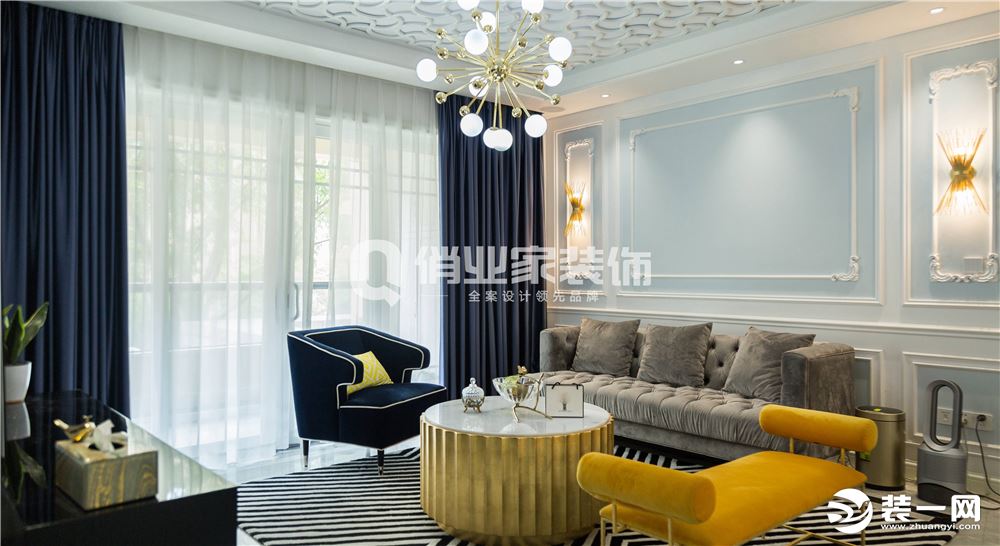 俏业家装饰 融创凡尔赛 117平米  三居室  简约法式客厅实景图