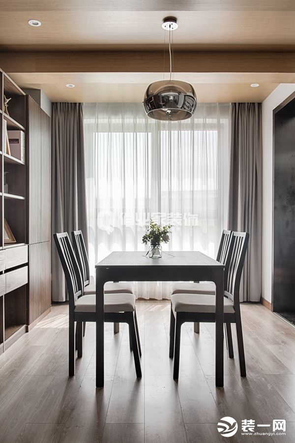 【俏业家】融创凡尔赛  82平  三居室  现代北欧风格装修餐厅实景图
