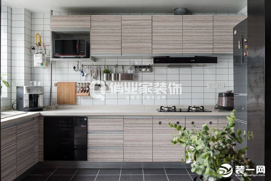 【俏业家】融创凡尔赛  82平  三居室  现代北欧风格装修厨房实景图