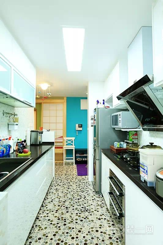 现代简约风格三居室厨房