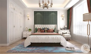 卧室追求简洁，以白色的为主色调，搭配浅木色的地板，有如清风拂面，轻柔舒畅。辅以墨绿色的床头背景墙、豆