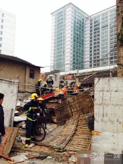 上海居民楼倒塌现场搜救图