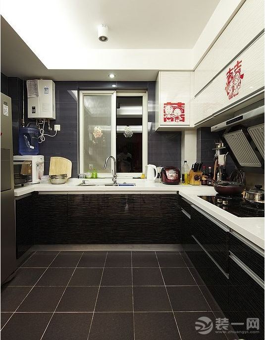 厨房黑白风格装修效果图