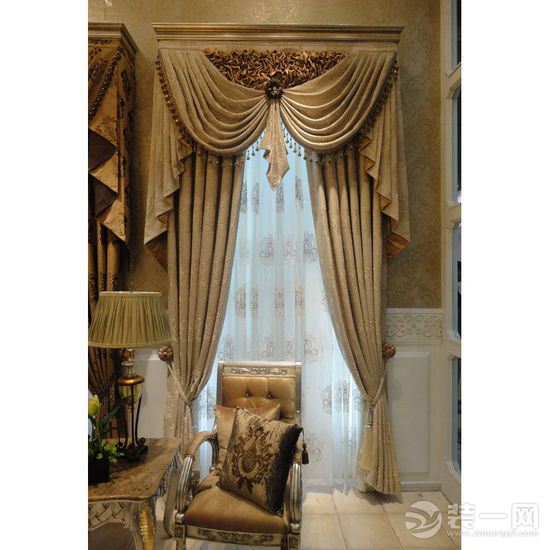 欧式风格客厅窗帘搭配效果图