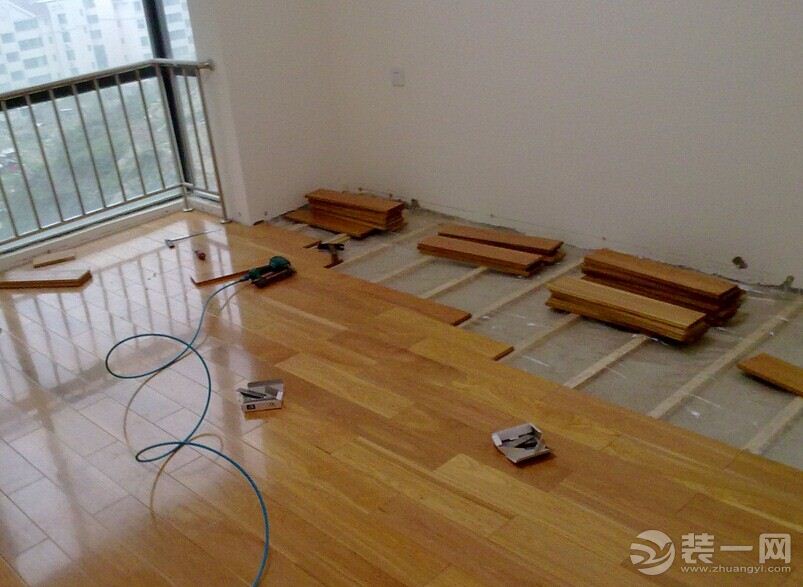 家装木地板安装