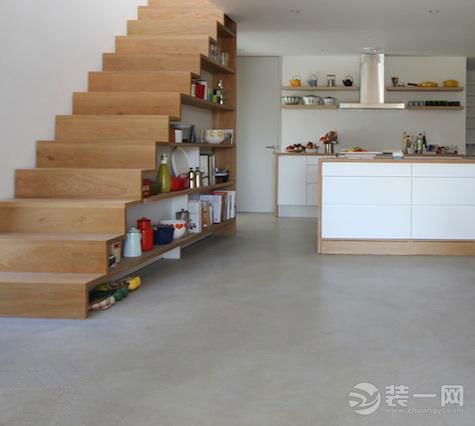 闲置楼梯间变身实用小厨房