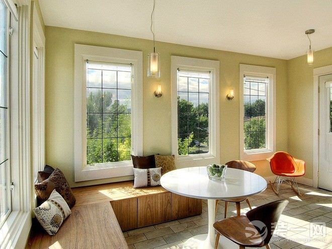 客厅唯美实用的飘窗设计