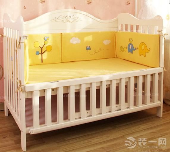 婴儿床尺寸高度