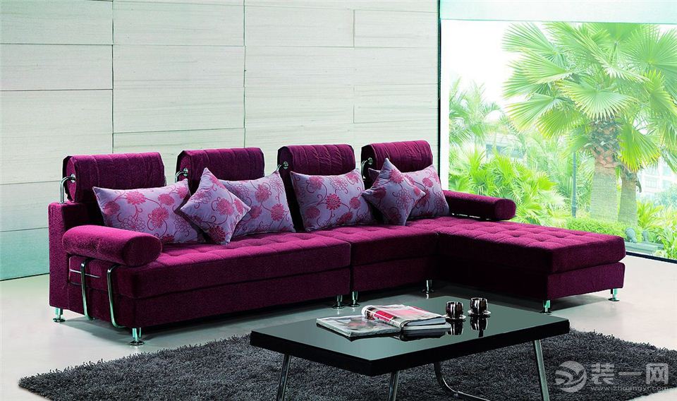 流行家居：红紫色布艺沙发客厅组合