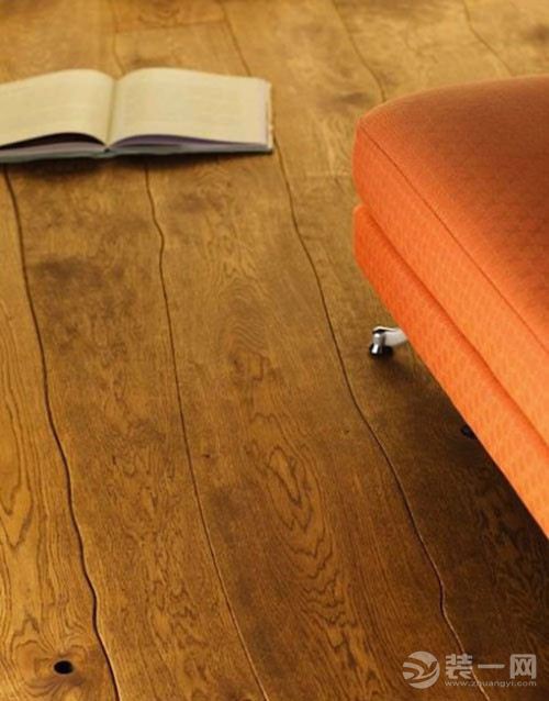 弯弯曲曲的地板 才是真正的实木地板