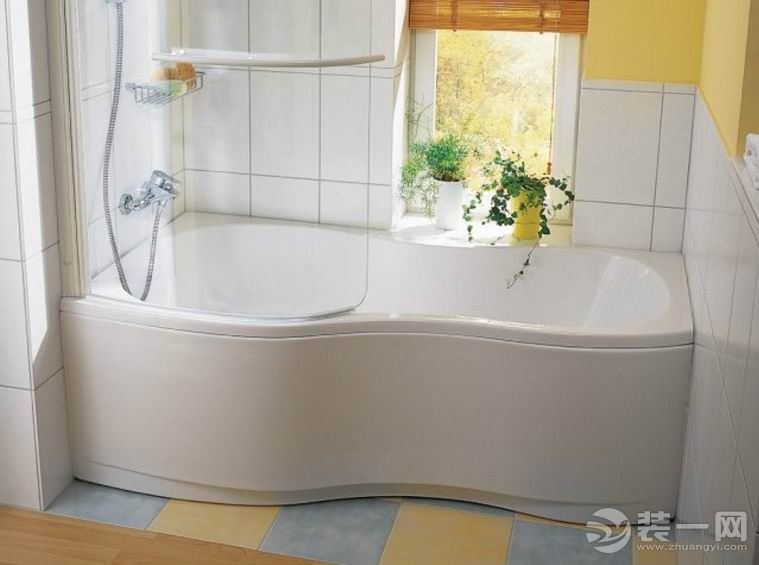浴室装修舒适浴缸选购 浴缸的款式和材料