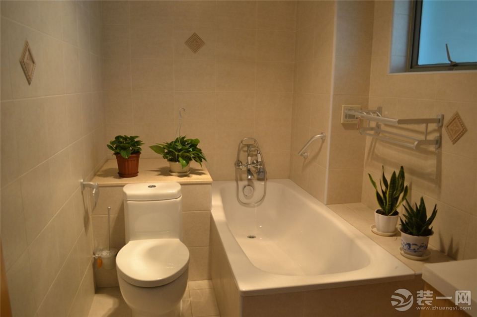 浴室装修舒适浴缸选购 浴缸的尺寸和形状
