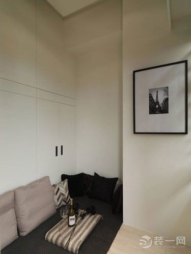 石家庄装修网推荐：40平超小户型现代简约复式美家 卧室休闲角落设计