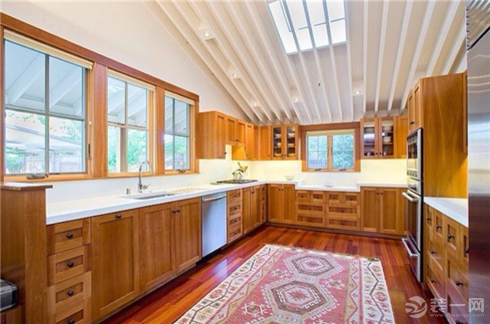 美式风格长方形厨房装修设计效果图